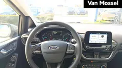Grijs, metallic lak Gebruikt 2018 Ford Fiesta Trend Hatchback | € 11.845 (Eerlijke prijs)