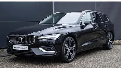 Zwart Occasion 2023 Volvo V60 Plus Stationwagen | € 34.950 (Eerlijke prijs)