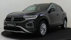 Gebruikt 2022 VW T-Roc Life SUV | € 23.925 (Eerlijke prijs)