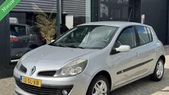 Gebruikt 2006 Renault Clio II Dynamique Hatchback | € 1.950 (Eerlijke prijs)