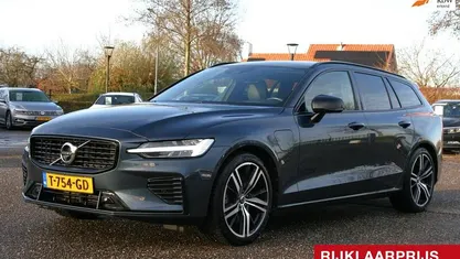 Gebruikt 2021 Volvo V60 R-Design Stationwagen | € 32.450 (Super prijs)