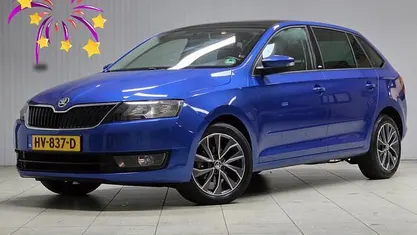 Blauw (metallic) Gebruikt 2016 Skoda Rapid Hatchback | € 6.995 (Eerlijke prijs)