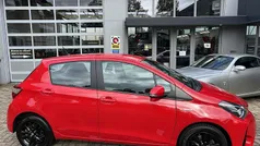 Rood Gebruikt 2017 Toyota Yaris Hybrid Active Hatchback | € 14.950 (Eerlijke prijs)