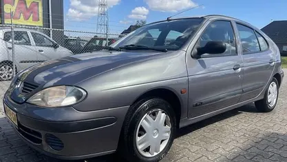 Grijs Gebruikt 2000 Renault Mégane Hatchback | € 1.499 (Eerlijke prijs)