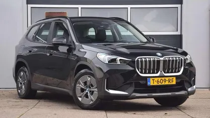 Zwart Gebruikt 2023 BMW iX1 SUV | € 35.700 (Super prijs)