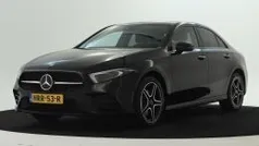Donker nachtzwart Gebruikt 2021 Mercedes A250 Sedan | € 30.945 (Eerlijke prijs)