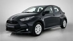 Zwart Gebruikt 2024 Toyota Yaris Hybrid Active Hatchback | € 23.450 (Eerlijke prijs)