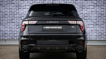 Zwart Gebruikt 2023 Lynk & Co 01 SUV | € 28.394 (Eerlijke prijs)