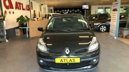 Zwart Gebruikt 2006 Renault Clio II Expression+ Hatchback | € 2.250 (Eerlijke prijs)