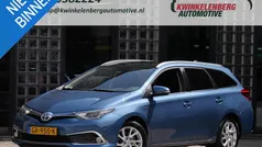 Blauw, metallic lak Gebruikt 2015 Toyota Auris Hybrid Stationwagen | € 15.450 (Eerlijke prijs)