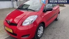 Rood Gebruikt 2011 Toyota Yaris Hatchback | € 4.497 (Eerlijke prijs)