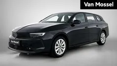 Zwart Gebruikt 2023 Opel Astra Edition Stationwagen | € 21.440 (Eerlijke prijs)