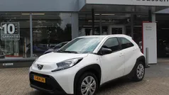 Wit Gebruikt 2023 Toyota Aygo Play Hatchback | € 15.700 (Goede deal)