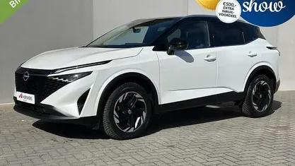 Pearl white/black metallic Occasion 2025 Nissan Qashqai N-Connecta SUV | € 33.735 (Eerlijke prijs)