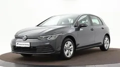 Grijs Gebruikt 2022 VW Golf VIII Life Hatchback | € 24.880 (Eerlijke prijs)