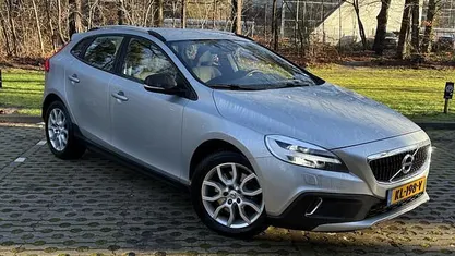 Grijs Occasion 2016 Volvo V40 Hatchback | € 15.950 (Eerlijke prijs)