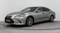 Grijs Gebruikt 2021 Lexus ES300H Sedan | € 33.950 (Goede deal)