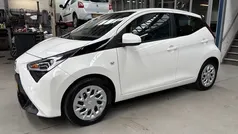 Wit Gebruikt 2020 Toyota Aygo X-play Hatchback | € 11.350 (Eerlijke prijs)
