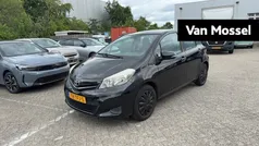 Zwart Gebruikt 2012 Toyota Yaris Hatchback | € 8.940 (Eerlijke prijs)