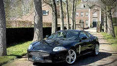 Zwart, metallic lak Gebruikt 2007 Jaguar XKR Coupé | € 26.950 (Eerlijke prijs)