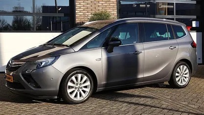 Grijs Gebruikt 2016 Opel Zafira Tourer Innovation MPV | € 13.950 (Eerlijke prijs)