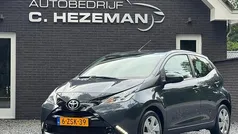Gebruikt 2015 Toyota Aygo X-play Hatchback | € 8.445 (Eerlijke prijs)