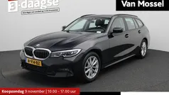 Zwart Gebruikt 2021 BMW 318 Basis Stationwagen | € 25.900 (Eerlijke prijs)