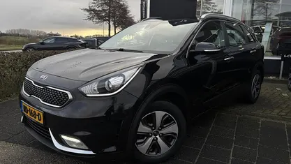 Zwart Gebruikt 2017 Kia Niro First Edition SUV | € 16.400 (Eerlijke prijs)
