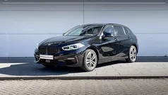 Schwarz uni (668) Gebruikt 2023 BMW 116 Sport Line Hatchback | € 29.900 (Eerlijke prijs)