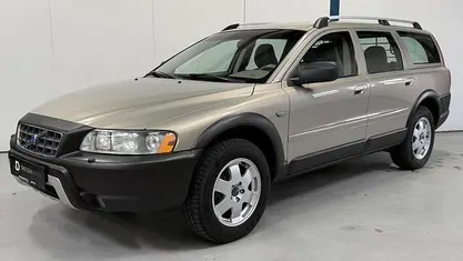 Beige Occasion 2004 Volvo XC70 Momentum Stationwagen | € 10.945 (Eerlijke prijs)
