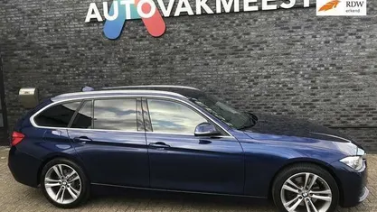 Occasion BMW 330 Sport Line 252 PK (185 kW) 2018 Blauw, metallic lak Stationwagen