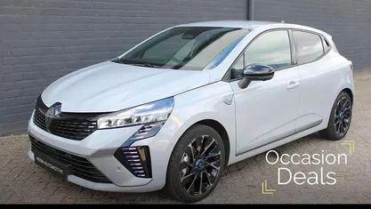 Gris rafale (licht grijs) Occasion 2025 Renault Clio V Esprit Alpine Hatchback | € 26.945 (Eerlijke prijs)