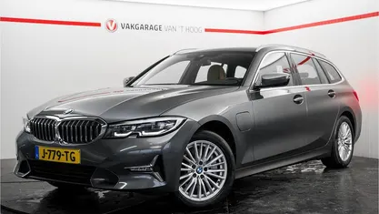 Grijs Occasion 2020 BMW 330e Basis Stationwagen | € 23.850 (Goede deal)