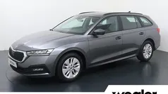 Grijs Gebruikt 2023 Skoda Octavia Ambition Stationwagen | € 23.840 (Eerlijke prijs)