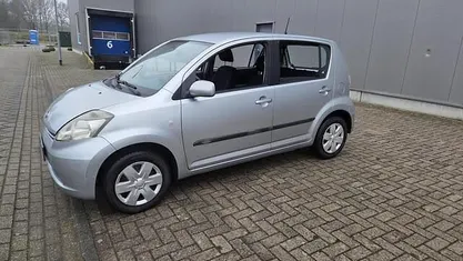 Occasion Daihatsu Sirion 87 PK (63 kW) 2007 Grijs Hatchback