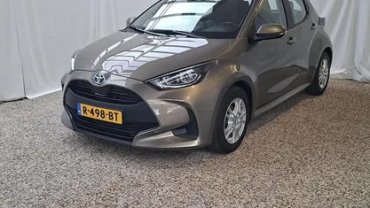 Groen Occasion 2022 Toyota Yaris Hybrid Active Hatchback | € 19.495 (Eerlijke prijs)
