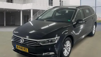 Zwart Occasion 2017 VW Passat Highline Stationwagen | € 12.201 (Super prijs)