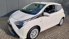 Gebruikt 2021 Toyota Aygo X-play Hatchback | € 10.950 (Eerlijke prijs)