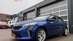 Blauw Gebruikt 2025 Renault Clio V Evolution Hatchback | € 19.985 (Eerlijke prijs)