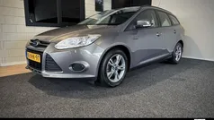 Bruin Gebruikt 2014 Ford Focus Sedan | € 6.495 (Eerlijke prijs)