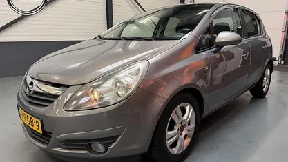 Bruin Occasion 2011 Opel Corsa Hatchback | € 3.250 (Eerlijke prijs)