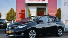 Zwart, metallic lak Gebruikt 2014 Toyota Auris Limited Hatchback | € 15.499 (Eerlijke prijs)