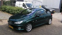 Groen, metallic lak Gebruikt 2002 Peugeot 206 CC Roland Garros Cabriolet | € 1.750 (Eerlijke prijs)