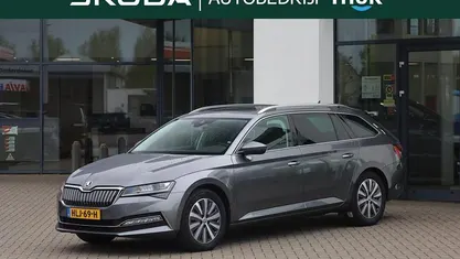Grijs Gebruikt 2022 Skoda Superb Style Stationwagen | € 29.950 (Eerlijke prijs)