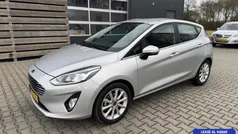 Grijs, metallic lak Gebruikt 2019 Ford Fiesta Titanium Hatchback | € 11.950 (Eerlijke prijs)