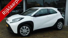 Wit Gebruikt 2025 Toyota Aygo Play Hatchback | € 18.400 (Eerlijke prijs)