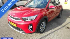 Rood Gebruikt 2023 Kia Stonic Play SUV | € 19.950 (Eerlijke prijs)