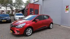 Rood Gebruikt 2017 Renault Clio IV Zen Hatchback | € 8.450 (Eerlijke prijs)