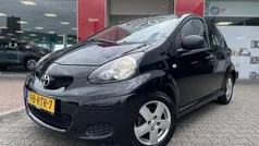 Zwart Gebruikt 2011 Toyota Aygo Comfort Hatchback | € 4.699 (Eerlijke prijs)