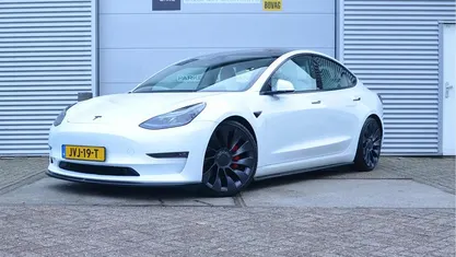 Wit Occasion 2026 Tesla Model 3 Performance Sedan | € 34.999 (Super prijs)